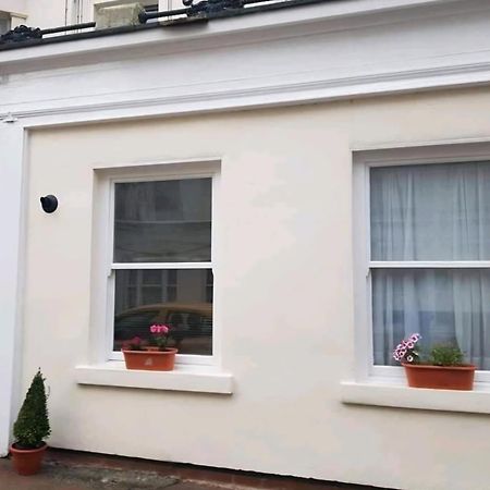 Stones Throw Apartment Scarborough Exterior foto